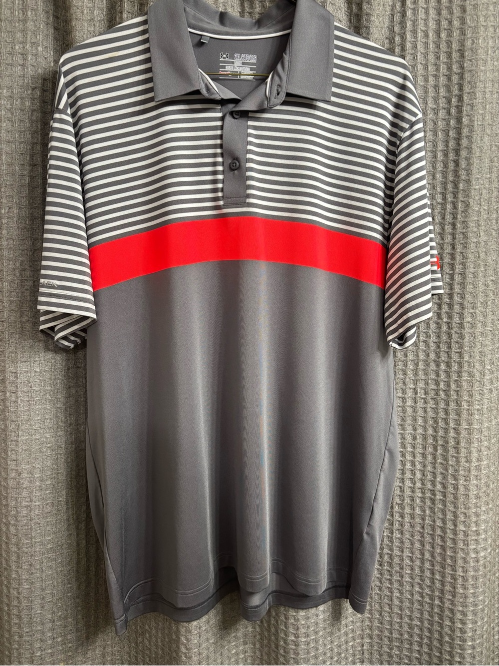 Under Armour ColdGear 2XL Polo Gray Red Striped Loose Fit Performance Golf
